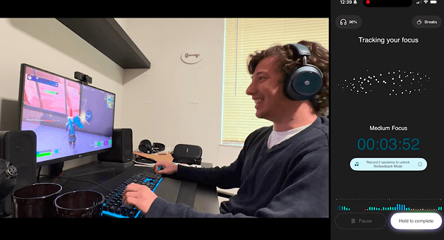 Observation session — a participant plays with the Muse headband on while the Muse app tracks focus